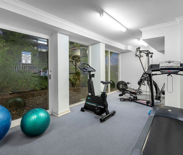 FULLY FURNISHED ONE BEDROOM APARTMENT OFFERING STYLE, SPACE AND CON... - Photo 4