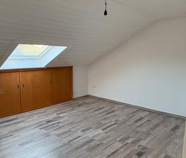 Renovierte 2-Zimmer Dachwohnung für Singles mit Balkon - Foto 1