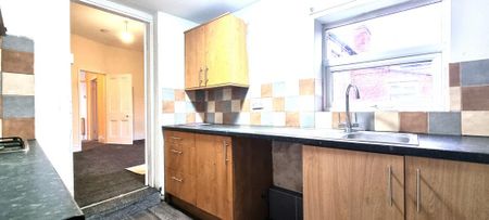 3 bedroom flat to rent - Photo 3