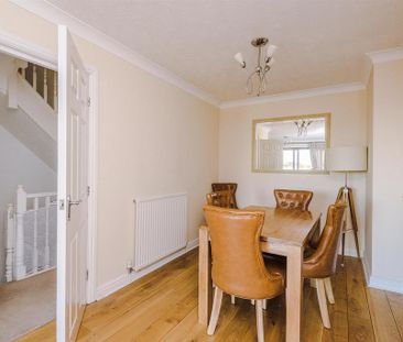 4 bedroom terraced house to rent - Photo 3