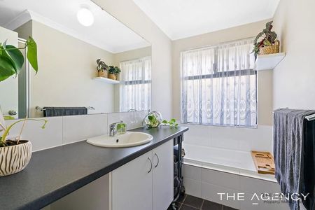 Modern 3-Bedroom Home in the Heart of Baldivis - Photo 5