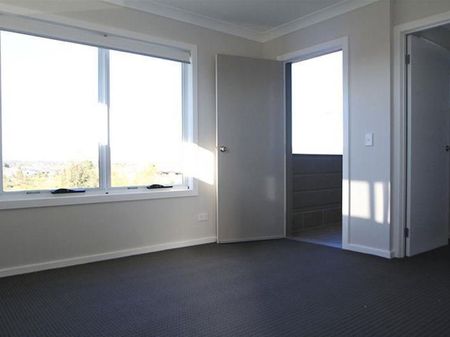 Three Bedroom Townhouse - Photo 2