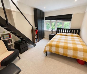 4 bedroom semi-detached house to rent - Photo 5