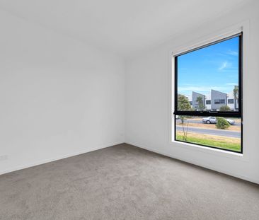 Brand New Low-Maintenance Four-Bedroom Townhouse in Prime Wollert L... - Photo 2