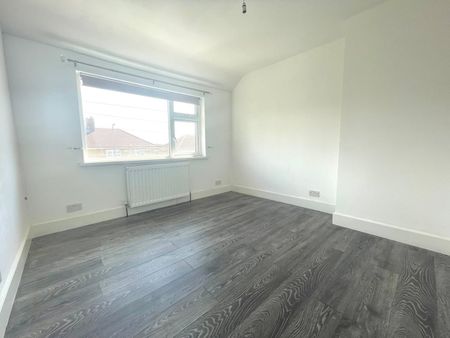 3 Bed Semi-Detached House, Hill Crest, BS4 - Photo 2