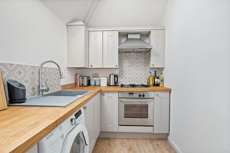 West Overcliff Drive, Bournemouth, BH4 - Photo 3