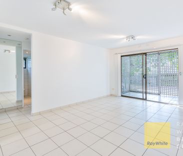 2/109 High Street, Southport QLD 4215 - House For Rent | Domain - Photo 5