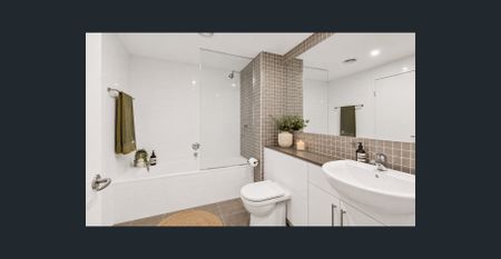 Sub Penthouse Living in the Heart of Burleigh Heads - Photo 4