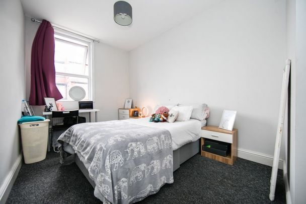 Estcourt Avenue, Headingley, Leeds - Photo 1