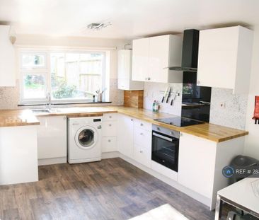 1 bedroom in a house share to rent - Photo 2