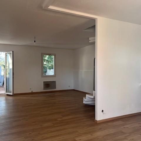 Location Appartement 4 pièces 83m² LE LUC 83340 - Photo 1