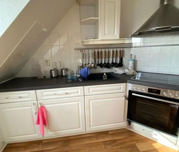 Dachgeschosswohnung auf Wunsch mit Einbauküche in Gößnitz! - Photo 3