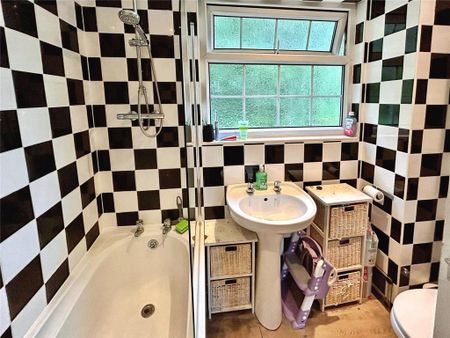 3 bedroom terraced house to rent - Photo 4