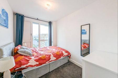 3 bedroom apartment to rent - Photo 4