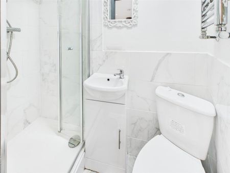 1 bedroom in a house share to rent - Photo 4