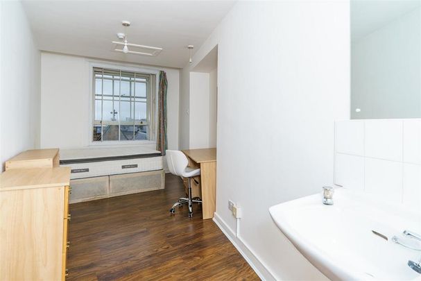 6 bedroom apartment to rent - Photo 1