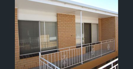 LOOK NO FURTHER! - Photo 2