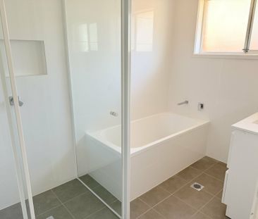 3 Bedroom House in the Heart of The Entrance - Photo 5