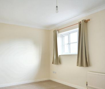 £1,300 PCM - Photo 2