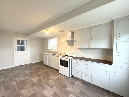 Charming Home in the Heart of Glengarry - Photo 4