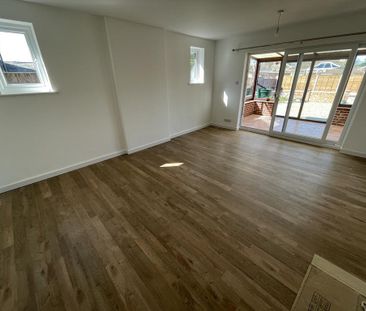 4 bedroom bungalow to rent - Photo 1