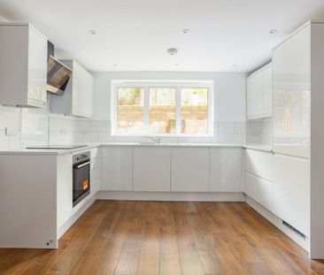 4 bedroom terraced house to rent - Photo 4