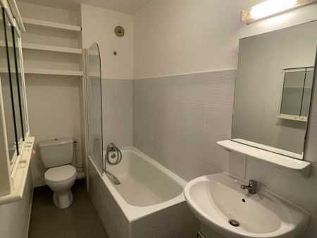 Location Appartement 1 pièce 27m² MONT DE MARSAN 40000 - Photo 4