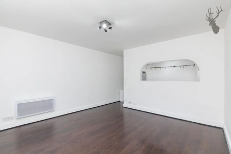 1 Bedroom Flat - Photo 2