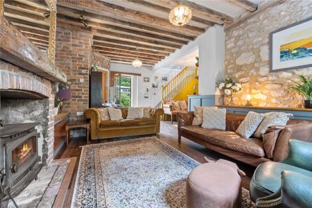 3 bedroom semi-detached house to rent - Photo 2