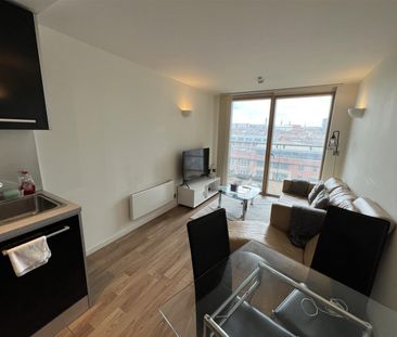 2 bedroom Flat To Let - Photo 2