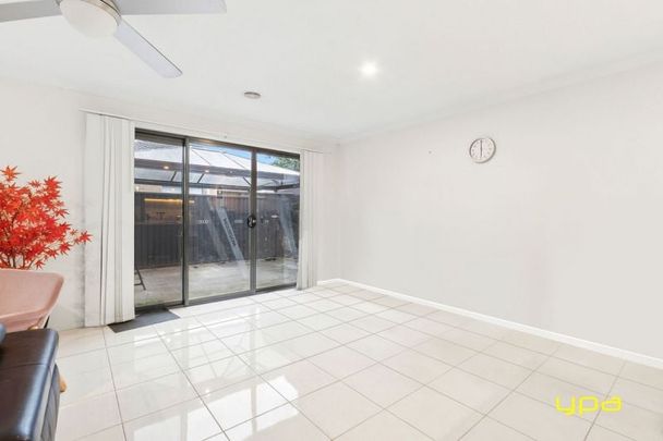 Charming Family Home in Cranbourne East - Photo 1