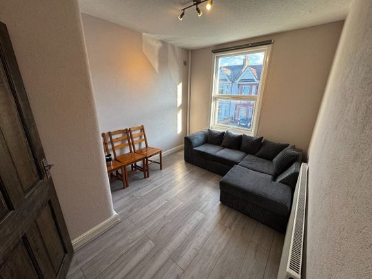 2 Bed Flat, London Road, HA9 - Photo 1
