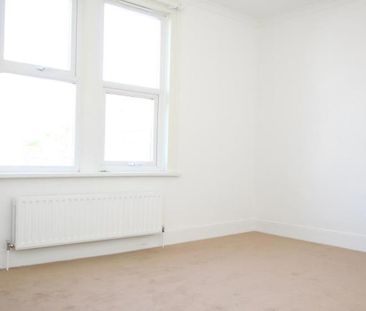 Available to 3 sharers, Light and spacious mid terraced 3 bedroom h... - Photo 3