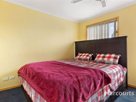 Charming 3-Bedroom Townhouse in Epping - Photo 3