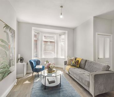 3 Bed End Terrace, Kennedy Road, M5 - Photo 2