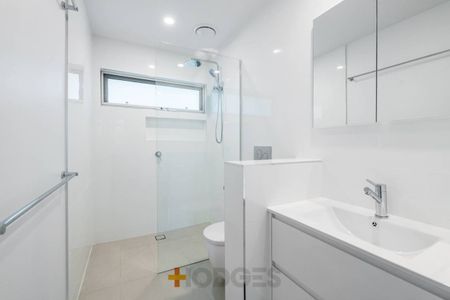 BRIGHT & AIRY | 350M TO BEACH | BEAUTIFULLY REFURBISHED - Photo 4