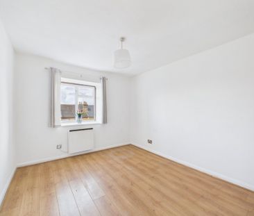 Edgell Road, Staines-upon-Thames, Surrey,TW18 - Photo 4