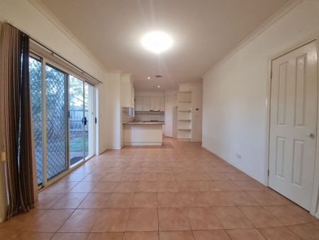 Spacious Home with Central Heating and Low-Maintenance Courtyard - Photo 3