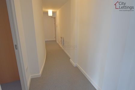 2 Bedroom Ground Floor Flat - Photo 3