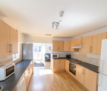 1 bedroom in a house share to rent - Photo 3