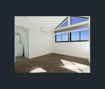 Terrific Two Bedroom Townhouse - Photo 2