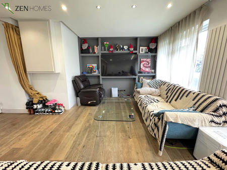 3 bedroom flat to rent - Photo 3