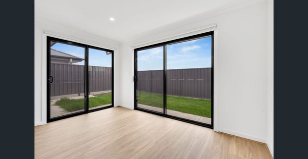 Stunning brand new home - Photo 1