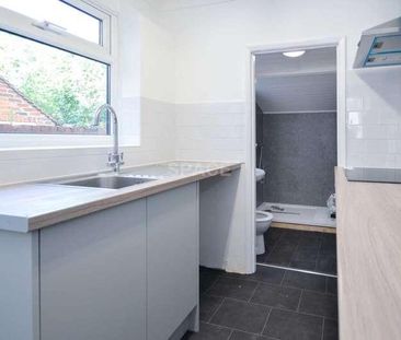 Adelaide Road, Reading, Berkshire, RG6 - Photo 2