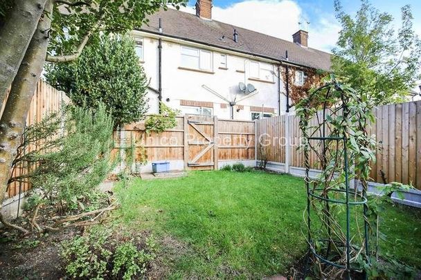 The Limes, Brentwood, CM13 - Photo 1