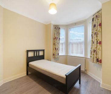 3 bedroom flat to rent - Photo 1