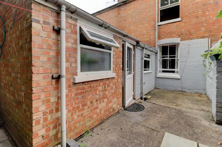 2 bedroom terraced house to rent - Photo 4