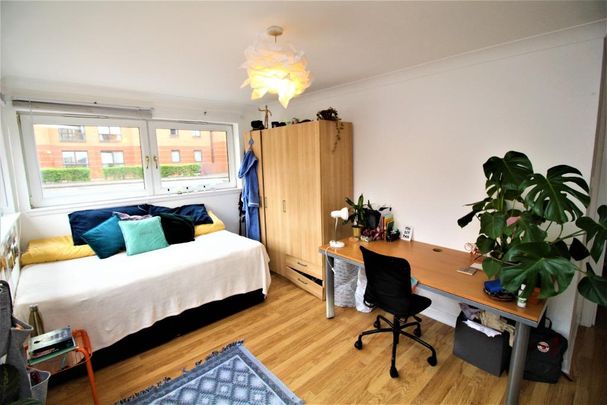 4 bedroom flat to rent - Photo 1
