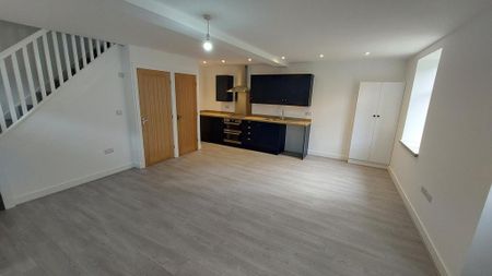 2 bedroom end of terrace house to rent - Photo 2