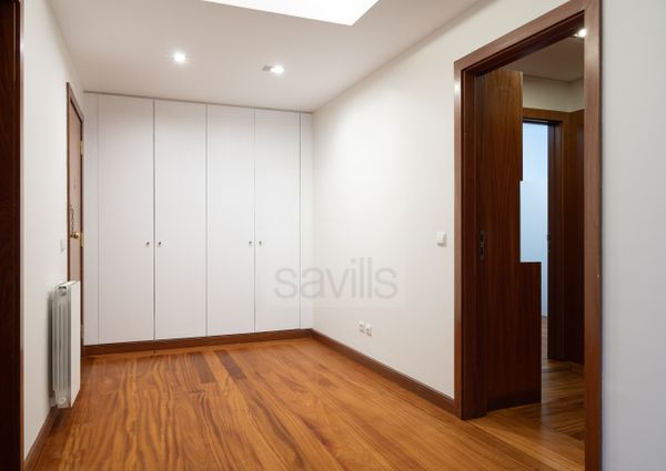 Apartamento T3+1 para arrendar em condomínio fechado na Foz